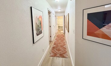 2678 Queens Way in Redding, CA - Building Photo - Building Photo