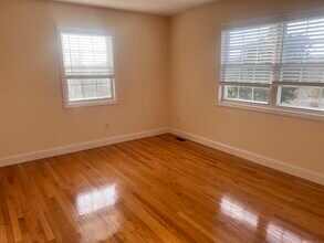 8 1/2 4th St in Danbury, CT - Building Photo - Building Photo