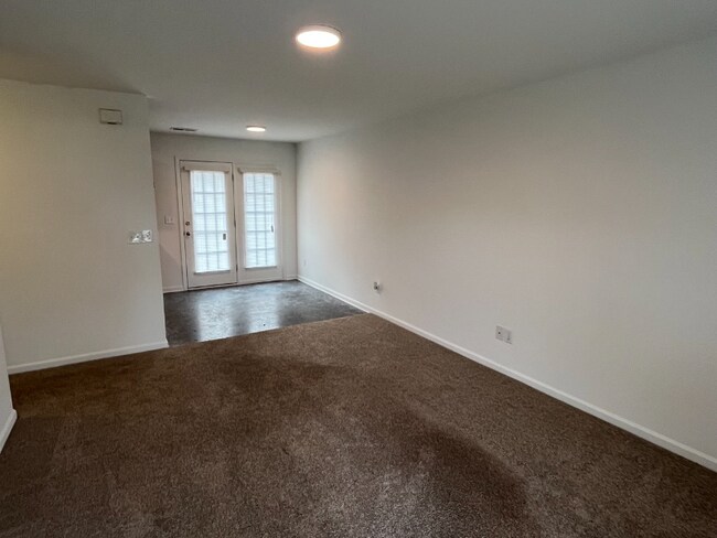 326 Cedar St in Eden, NC - Foto de edificio - Building Photo