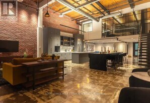 1159 Dundas St E in Toronto, ON - Building Photo