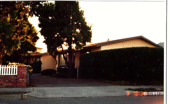 13111-13115 Neptune Dr in San Leandro, CA - Building Photo - Building Photo