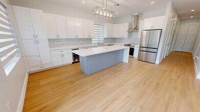 1027 Snapper Ln in Key Largo, FL - Building Photo - Building Photo