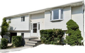 35 Mallard Ave in Selden, NY - Building Photo