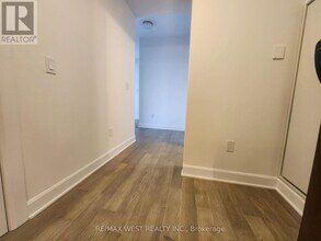 3240 William Coltson Ave in Oakville, ON - Building Photo - Building Photo