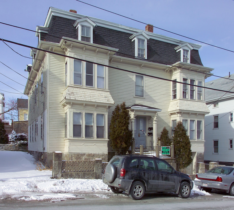 567 3rd St in Fall River, MA - Building Photo