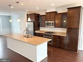 9075 Alexander Way in Manassas Park, VA - Building Photo - Building Photo
