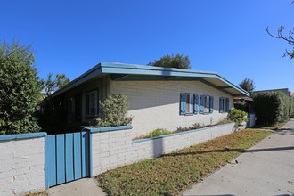 4718 Voltaire St in San Diego, CA - Foto de edificio - Building Photo