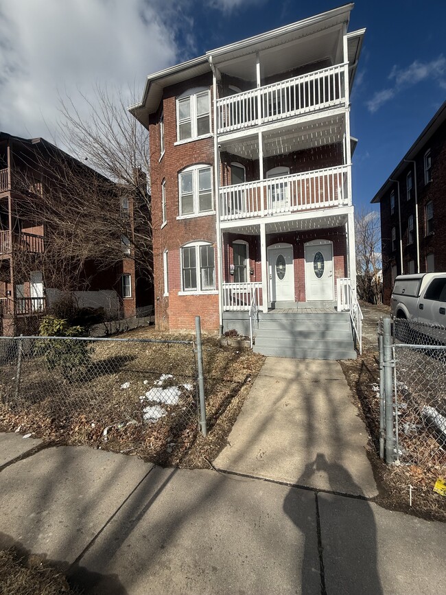 60 Madison St, Unit 1st floor in Hartford, CT - Building Photo - Building Photo