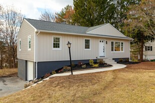 5 Doyle Dr in Wappingers Falls, NY - Building Photo - Building Photo