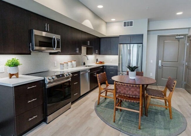 920 Bayswater Ave in Burlingame, CA - Building Photo - Building Photo