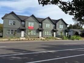 1903 Hawthorne St, Unit A in Forest Grove, OR - Building Photo