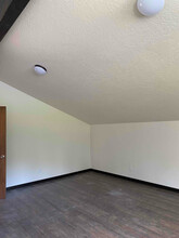 38 Picnic Gulch Rd in Jefferson City, MT - Foto de edificio - Building Photo