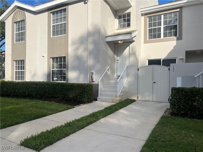 3740 Fieldstone Blvd in Naples, FL - Building Photo - Building Photo