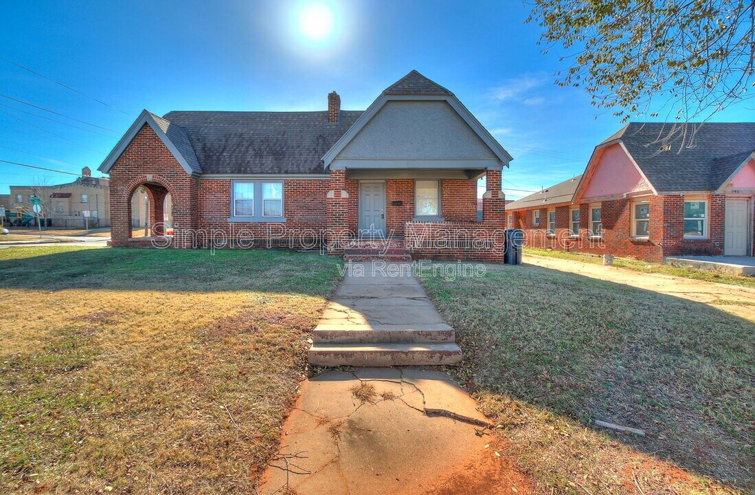 944 East Dr in Oklahoma City, OK - Building Photo
