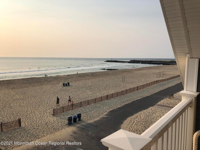 369 Beach Front in Manasquan, NJ - Foto de edificio - Building Photo