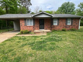 11 Markwood Ln in Jackson, TN - Building Photo