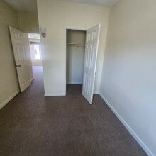 9823-9827 Walnut St in Bellflower, CA - Foto de edificio - Building Photo