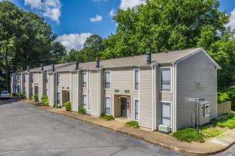 Crossings at Fox Meadows in Memphis, TN - Building Photo - Building Photo