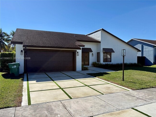 13890 SW 108th St in Miami, FL - Building Photo - Building Photo