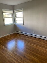 11 Brierway Dr, Unit B - Right in Worcester, MA - Foto de edificio - Building Photo