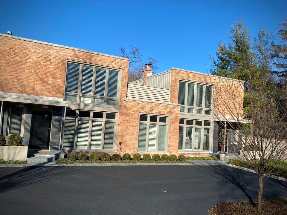701 Elm St in Winnetka, IL - Building Photo