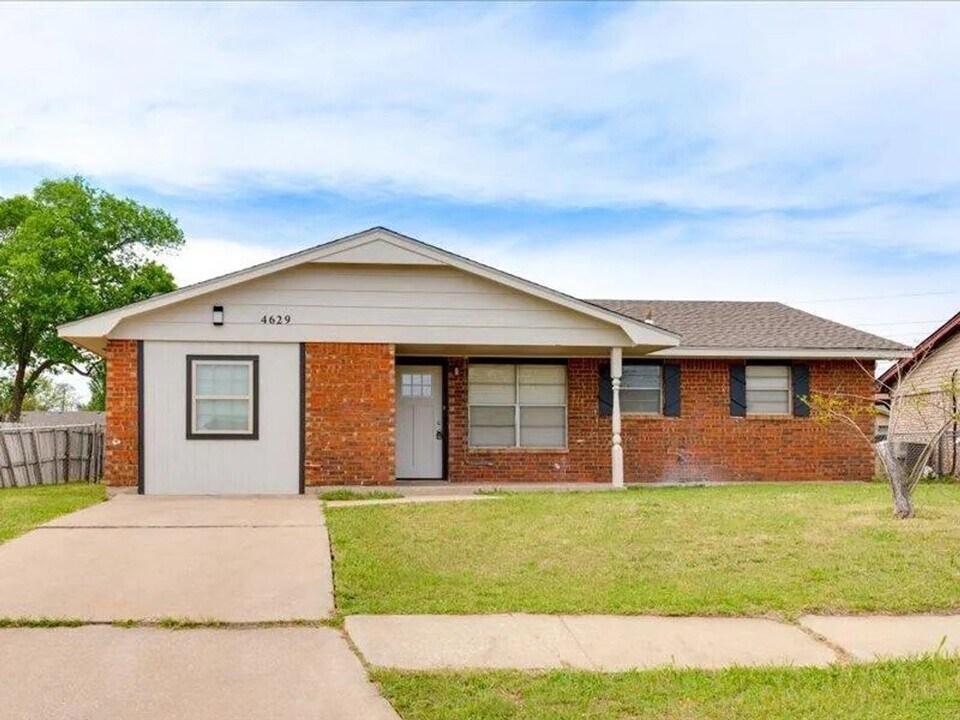 4629 SW I Ave in Lawton, OK - Building Photo