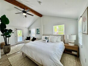 6980 Poinsetta Ave in Longboat Key, FL - Building Photo - Building Photo