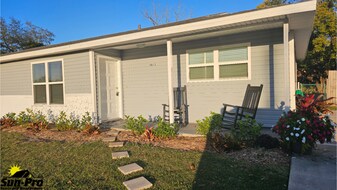 5813 Spruce Creek Rd in Port Orange, FL - Building Photo