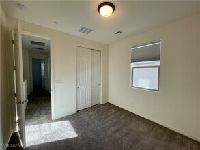 11747 Emerald Lk Ave in Las Vegas, NV - Building Photo - Building Photo