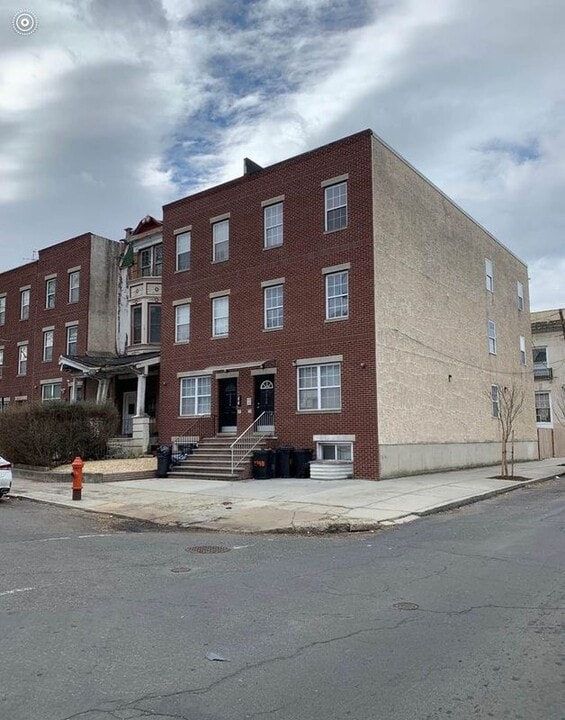 2356 N Park Ave in Philadelphia, PA - Building Photo