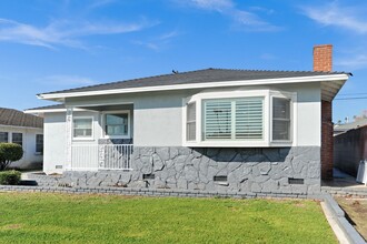 1109 N Holmar Ave in Azusa, CA - Building Photo - Building Photo