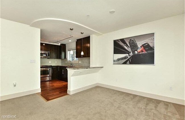 511 100th Ave NE in Bellevue, WA - Foto de edificio - Building Photo