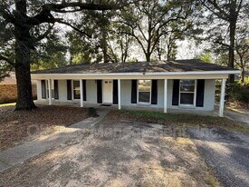 5555 Vanderbilt Dr in Mobile, AL - Building Photo