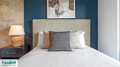 221 Main St N, Unit 1408 in St. Petersburg, FL - Foto de edificio - Building Photo