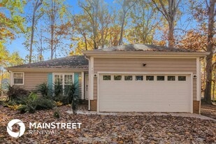 707 Southland Rd in Huntersville, NC - Building Photo