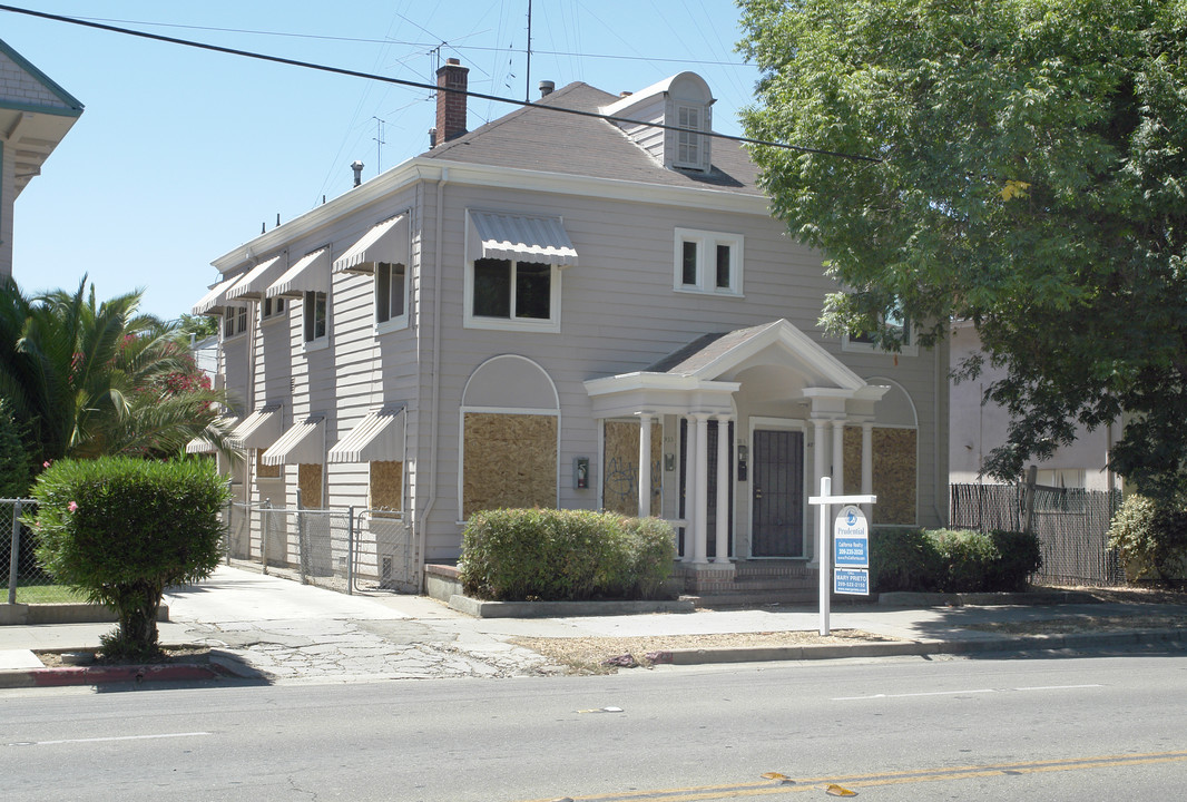 931 N California St in Stockton, CA - Foto de edificio