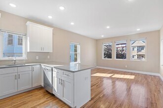 68 W 52nd St, Unit A in Bayonne, NJ - Foto de edificio - Building Photo