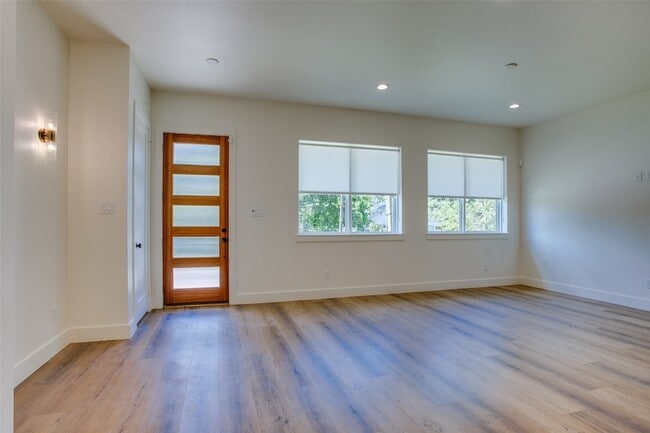 400 N Denver St in Dallas, TX - Foto de edificio - Building Photo