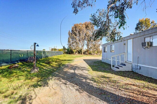 28840 Triple Crown Rd in Romoland, CA - Building Photo - Building Photo