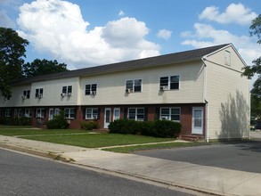 May Drive Apartments in Millville, NJ - Foto de edificio - Building Photo