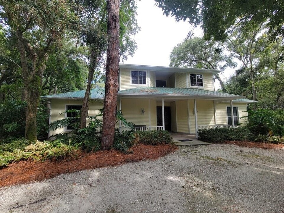 1130 Anclote Rd in Tarpon Springs, FL - Building Photo