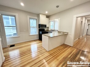 12 Buttonwood St, Unit 1 in Boston, MA - Building Photo - Building Photo