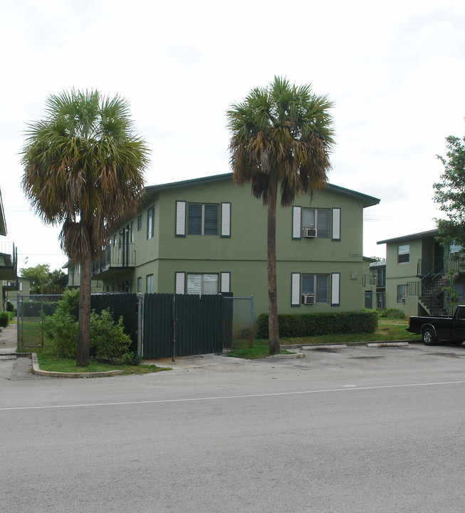 2500 NW 8th Pl in Fort Lauderdale, FL - Building Photo