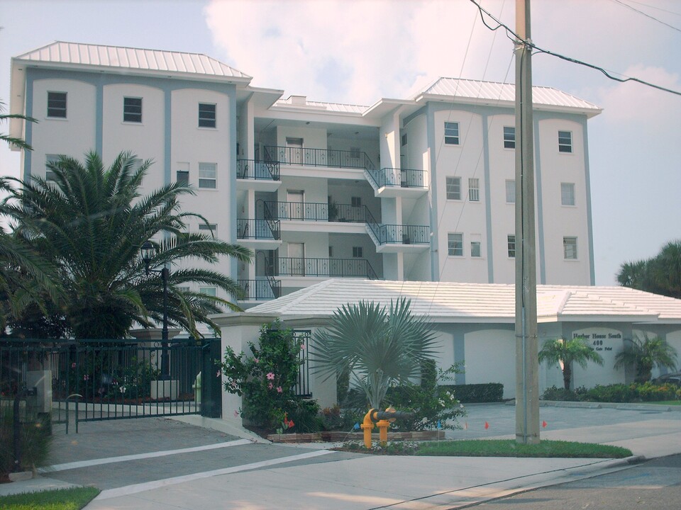 Harbor House South in Sarasota, FL - Building Photo