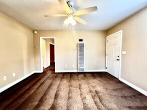 9124 Rosedale Dr in Spring Valley, CA - Foto de edificio - Building Photo