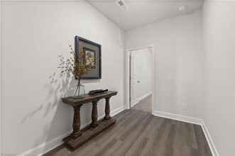 1729 University Dr, Unit D1 in Burlington, NC - Building Photo - Building Photo