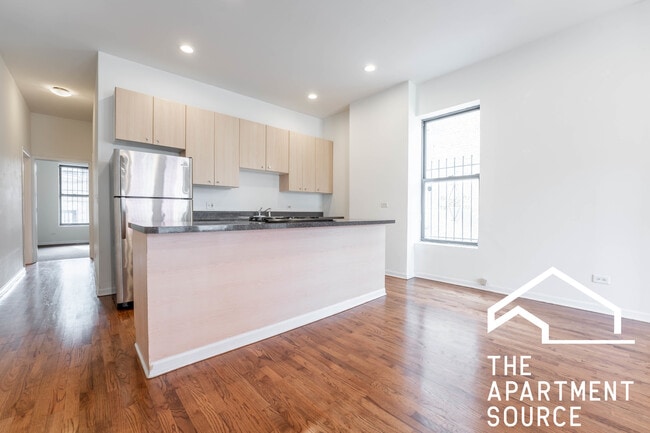 2833 W Medill Ave, Unit 1F