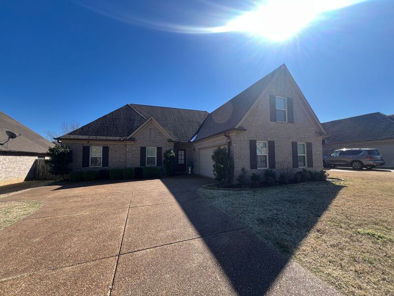 2705 Champion Hills Dr in Southaven, MS - Building Photo