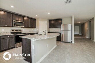 1353 Brenway Dr in Mascotte, FL - Foto de edificio - Building Photo