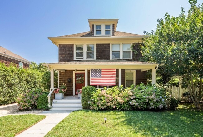 148 Wooley St in Southampton, NY - Building Photo - Building Photo